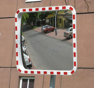Зеркала на парковках